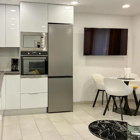 2 Bedroom Cozy In Apartament