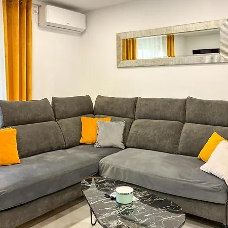 Apartmán 2 Bedroom Cozy In *